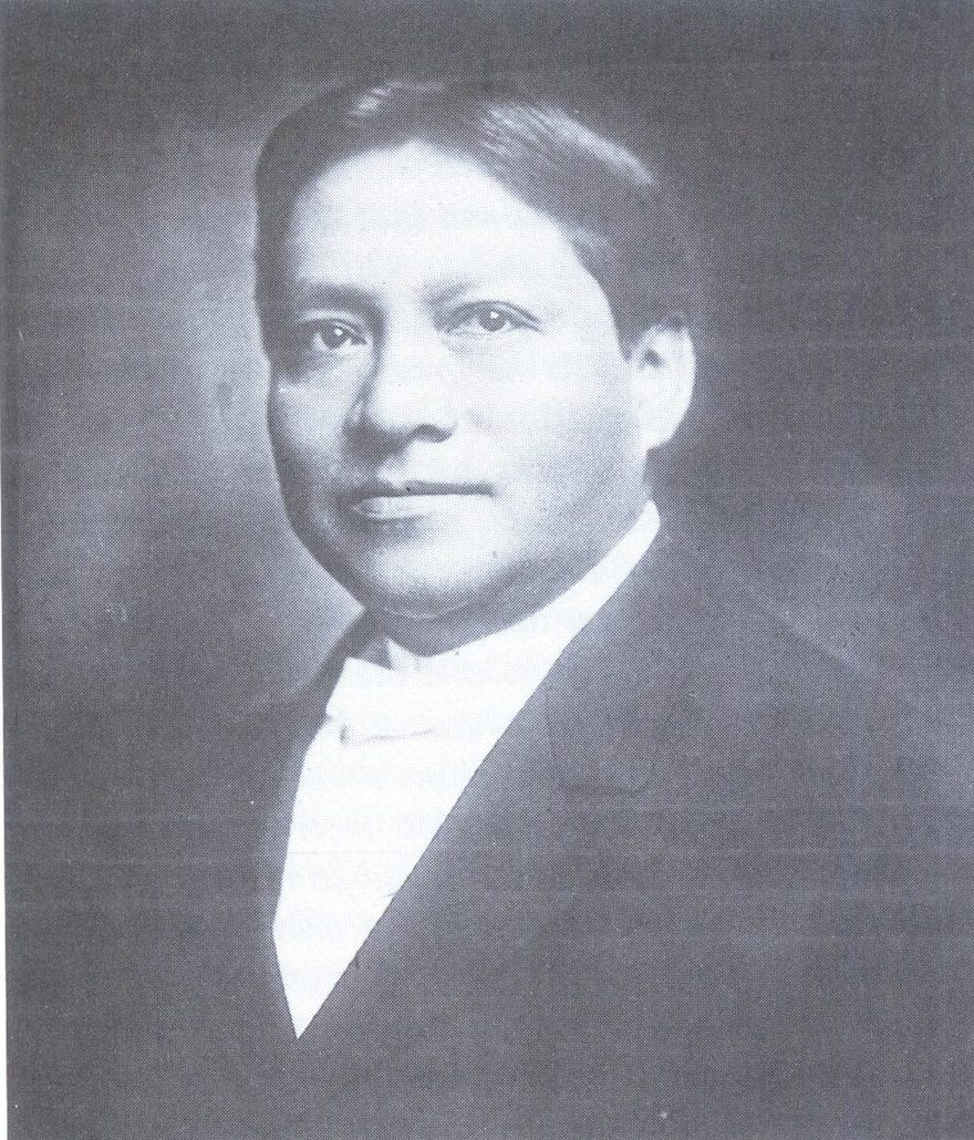 Studio portrait of Dr. Carlos Montezuma in a dark suit and white collar, around 1900